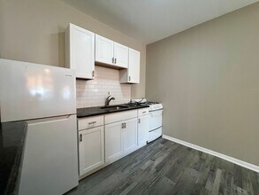 Building Photo - 2419 S 62nd St