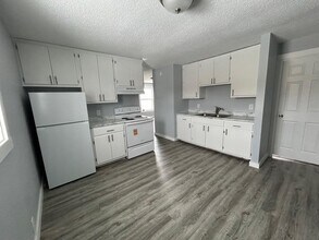 Building Photo - 410 W Lyon Ave