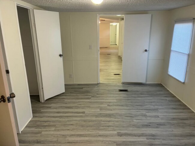 Foto del edificio - 1701 Orchard Farm Ln