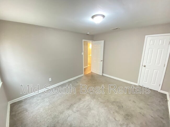 Building Photo - 831 Inez St