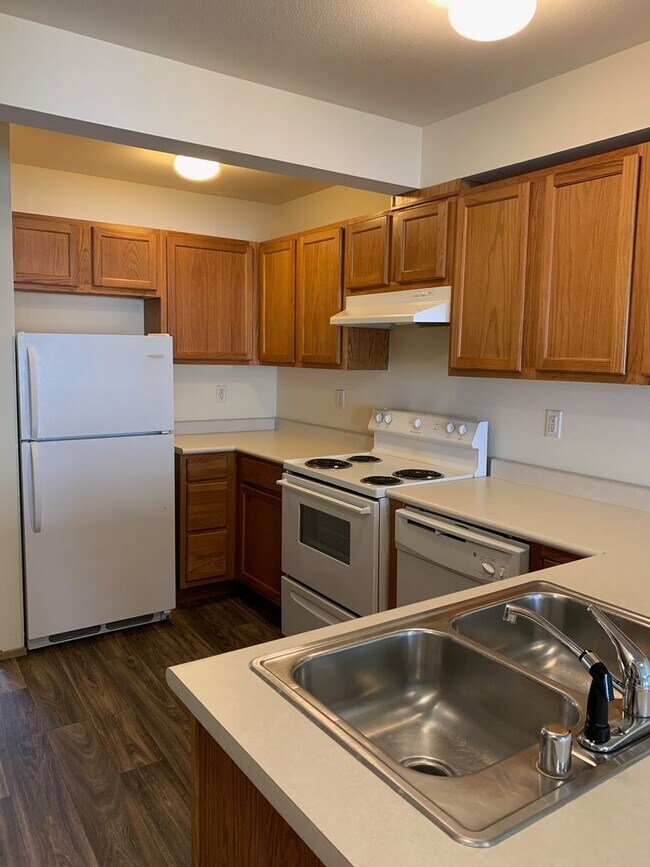 Building Photo - Your Home is Waiting!