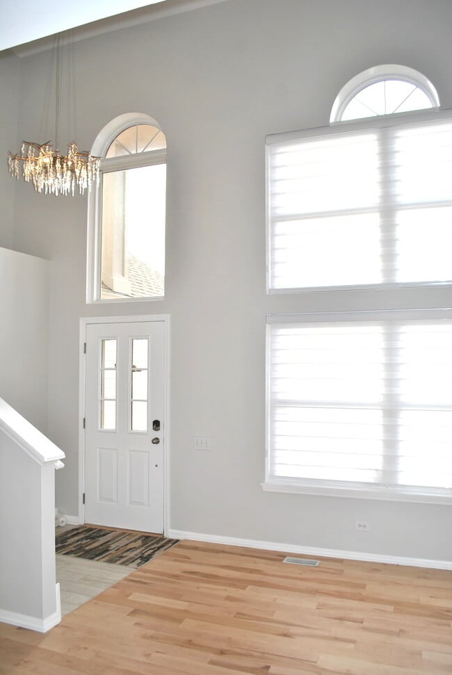 Building Photo - 1469 Braymore Cir E