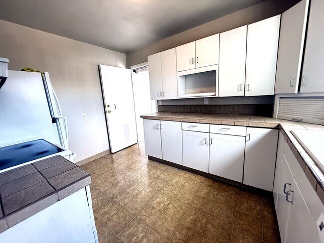 Building Photo - 2314 Upland Dr