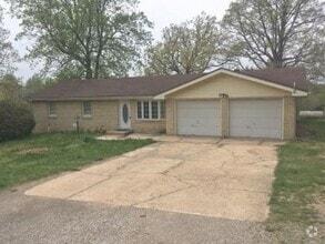 Building Photo - 581 E Hubble Dr