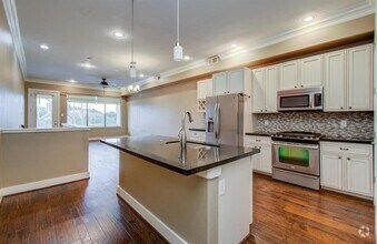 Building Photo - 510 Lovett Blvd