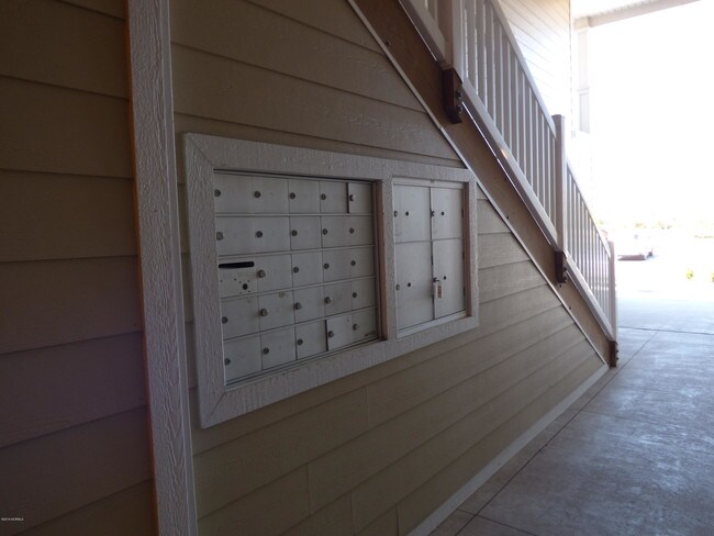 Building Photo - 250 S Crow Creek Dr