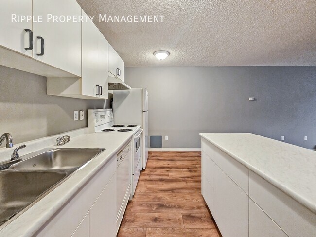 Photo du bâtiment - NEWLY RENOVATED 1 Beds, 1 Baths Apartment/Condo | No Pets Allowed