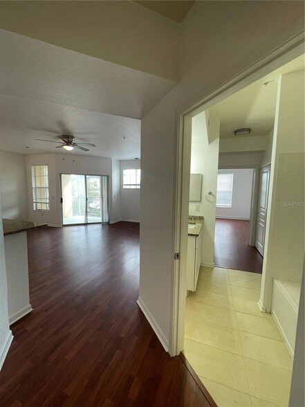 Foto del edificio - 5125 Palm Springs Blvd