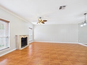 Building Photo - 4001 Tanglewilde St