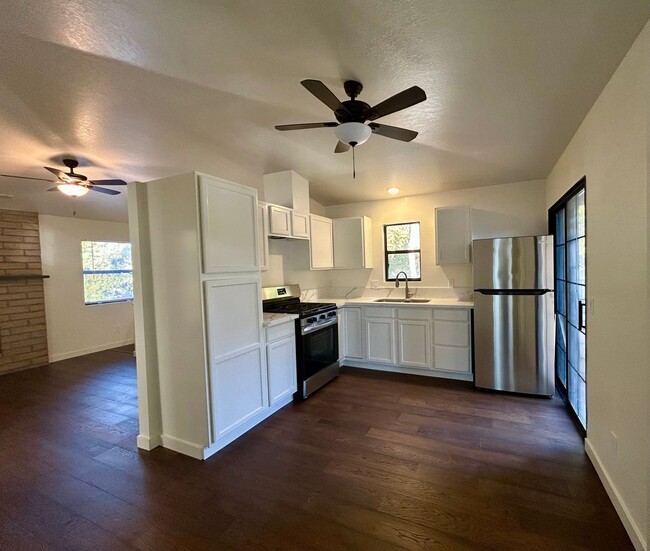 Building Photo - 1601 San Pascual St