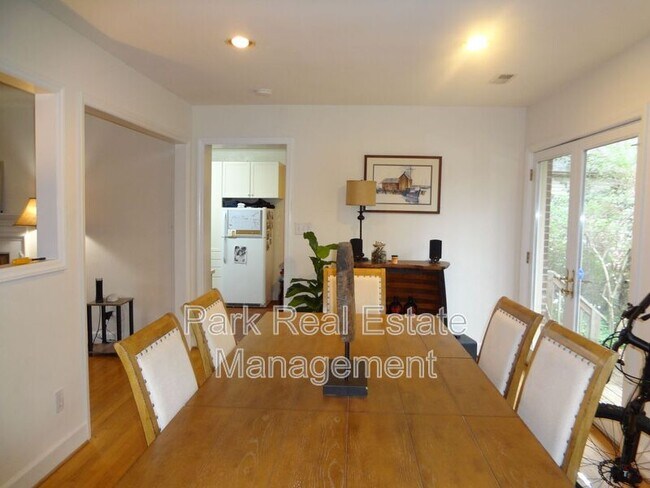 Foto del edificio - 806 Woodland Ave