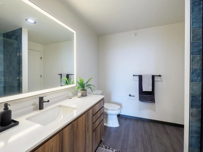 Building Photo - 1645 W Ogden Ave