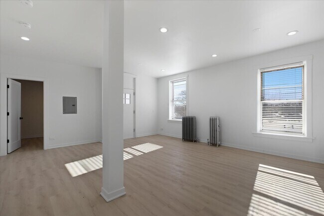 Foto del edificio - 6977 N Bell Ave