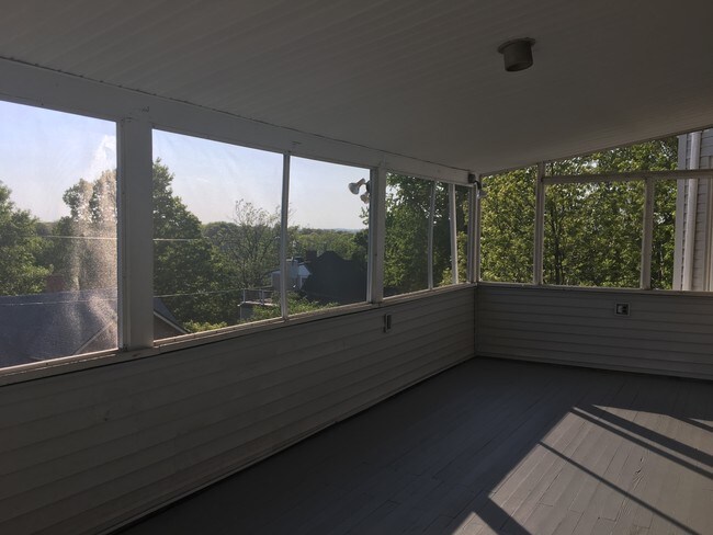 Complete privacy - 129 Lincoln Ave