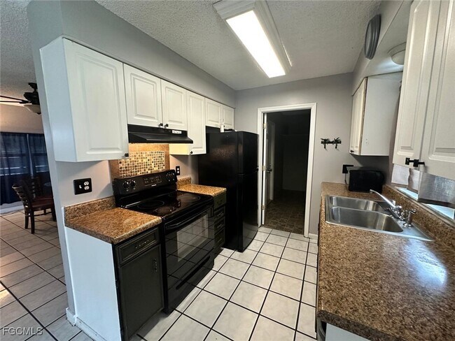 Foto del edificio - 9044 Pineapple Rd
