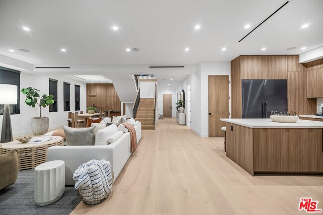 Foto del edificio - 4256 Camellia Ave