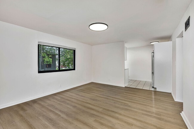 Building Photo - 2535 Lysle Ln