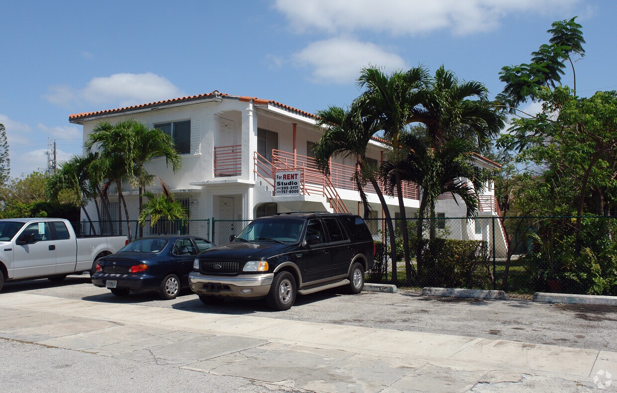 Foto del edificio - 471-481 NE 37th St