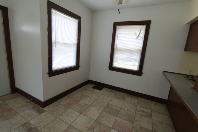 Building Photo - West Point cozy.  Make this one bedroom ho...