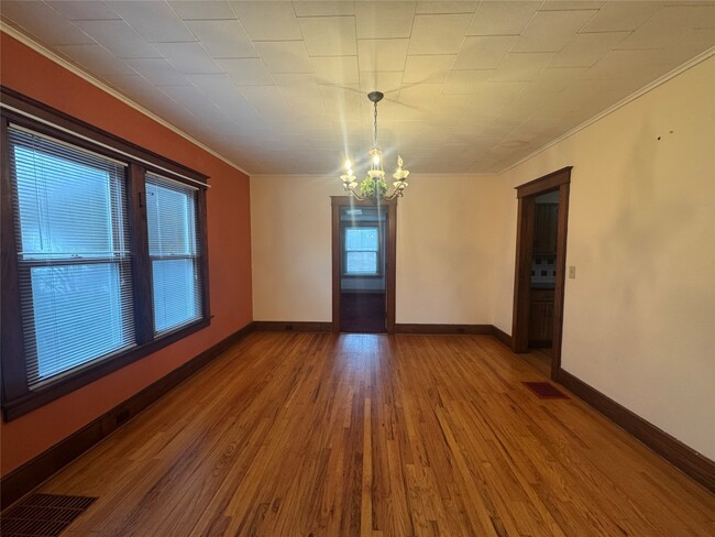 Foto del edificio - 54 Lathrop Ave