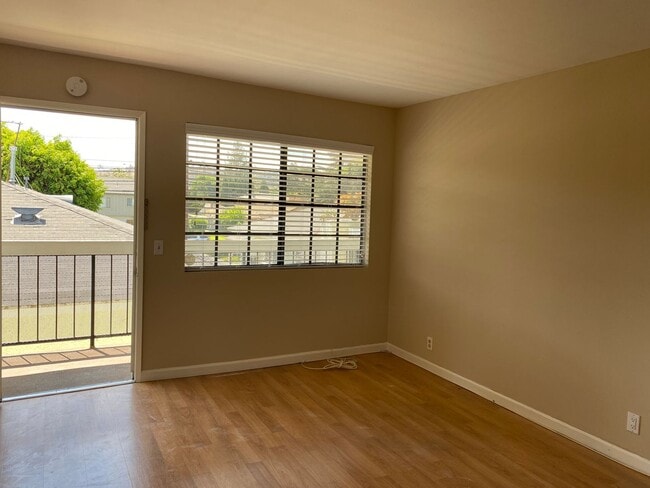 Building Photo - "COMING SOON!!"  Bright and airy updated second floor Studio, 1 bathroom apartment