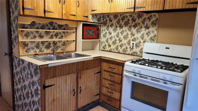 Building Photo - 39 Blue Spruce Dr