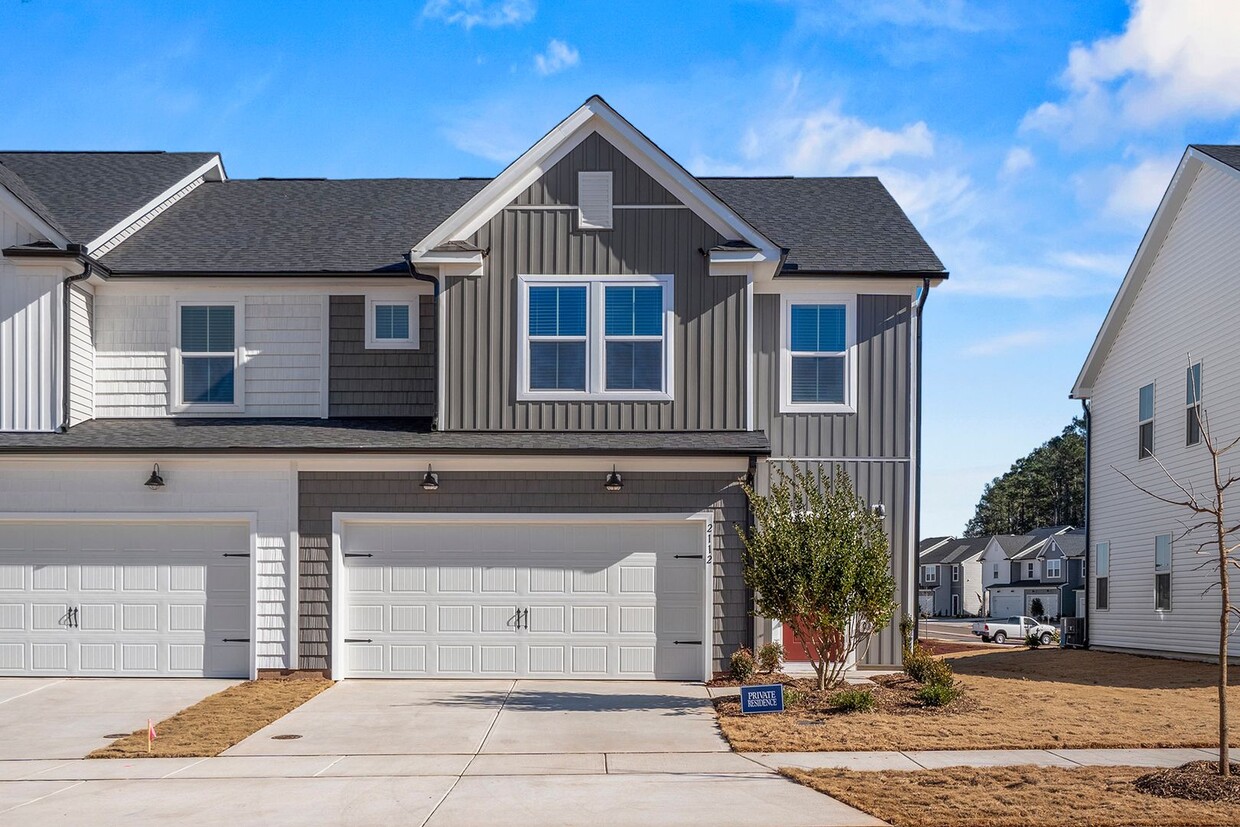 Foto principal - BRAND-NEW TOWNHOME- Close to Brier Creek-I...