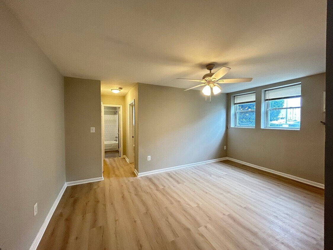 Primary Photo - 5524 8th St NW