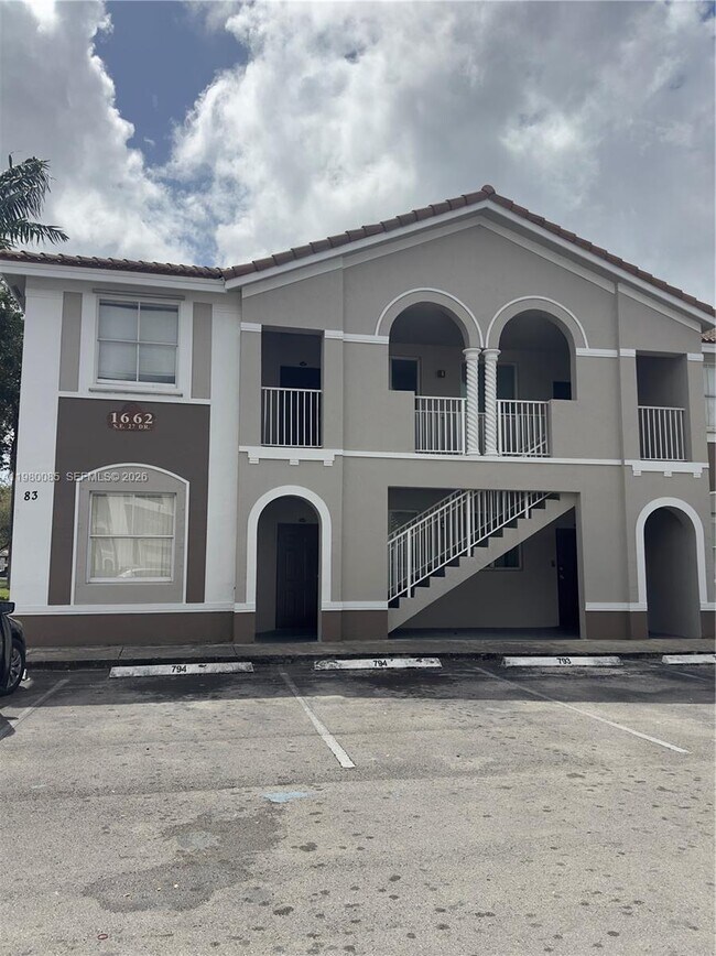 Building Photo - 1662 SE 27th Dr