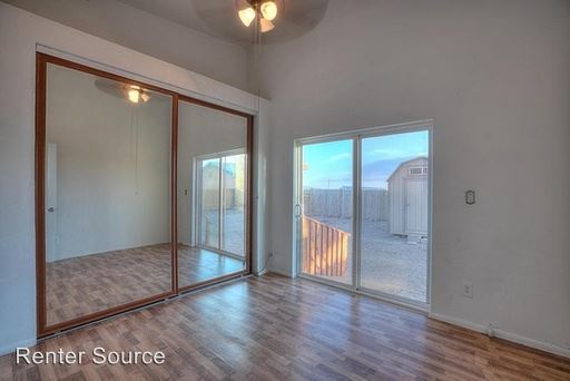 Building Photo - 679 Calle de Blas