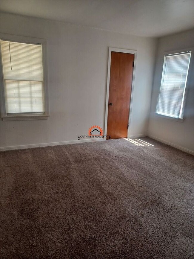 Building Photo - Cute 2 bedroom 1 bathroom home.