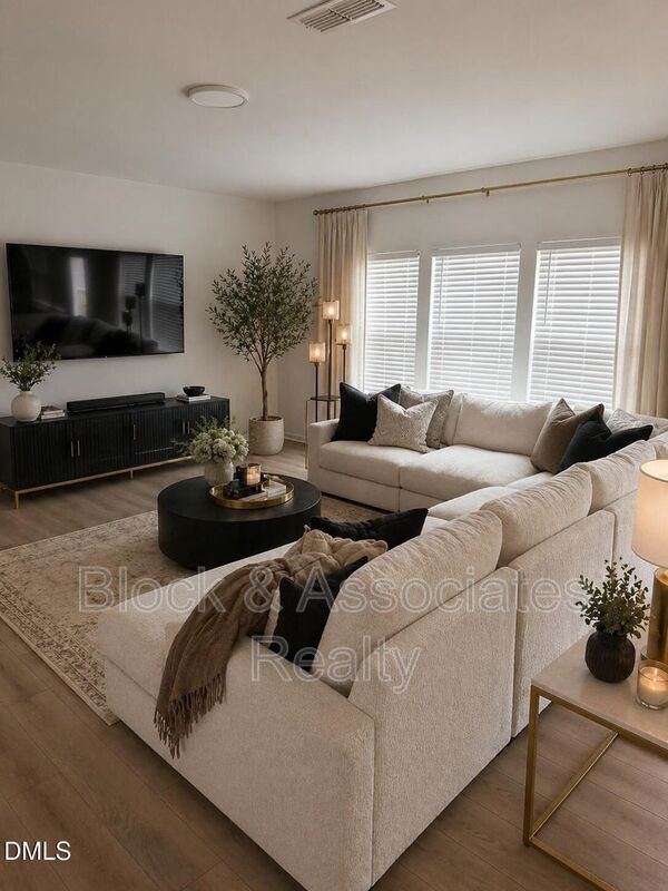 Foto del edificio - 112 Moonflower Ln