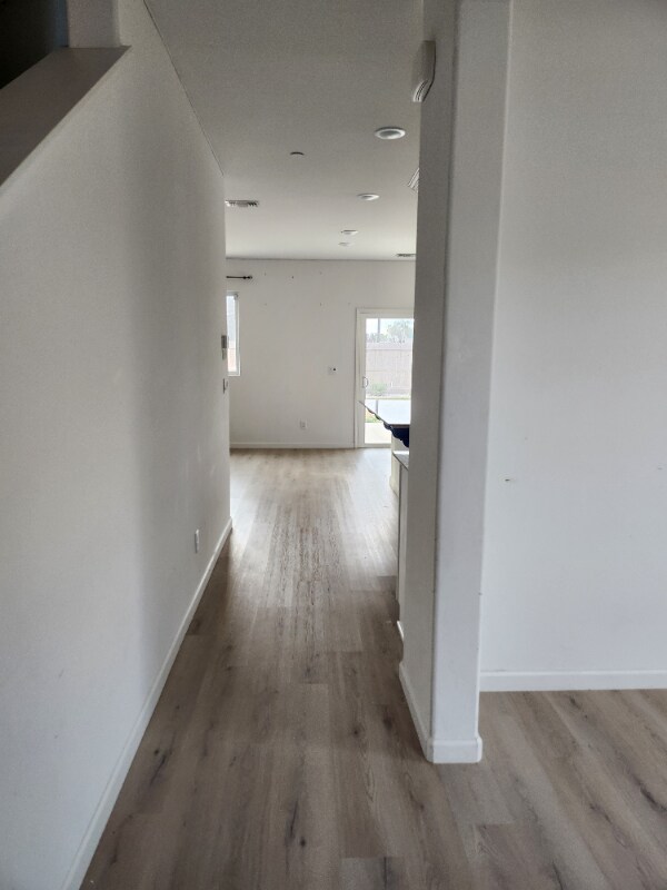 Building Photo - 2023 E Gum Ave