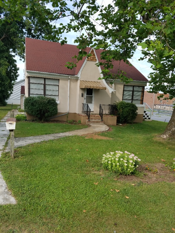 Building Photo - 300 Bowers St