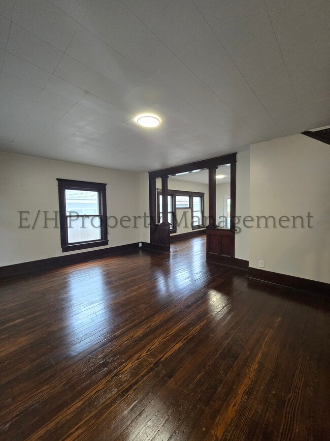 Building Photo - 1305 S Water St