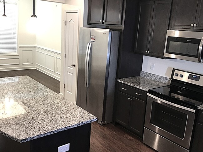 Building Photo - 530 Lateleaf Dr