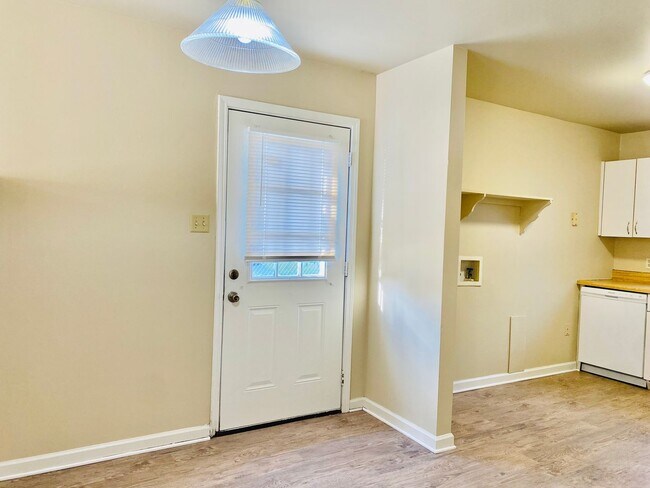 Foto del edificio - 303 Titan Dr