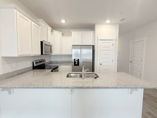 Foto del edificio - Stunning Townhome – Prime Pensacola Location
