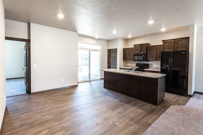 Building Photo - Foss Townhomes
