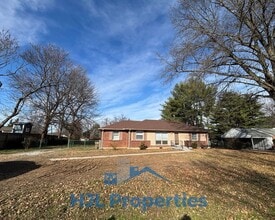 Building Photo - 2218 June Dr