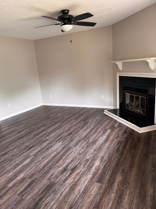 Foto del edificio - 2 Bedroom || 1.5 Bathroom Townhouse