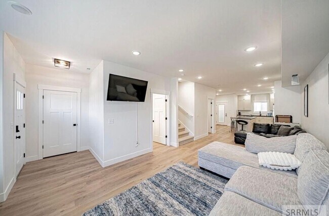 Foto del edificio - Like-New 3BD/2.5BA Home | Garage + Fenced Yard + W/D Included! $500.00 Rent Credit for the month ...