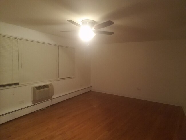 Foto del edificio - 7608 N Rogers Ave