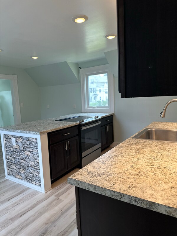 Foto del edificio - 241 Bartlett St