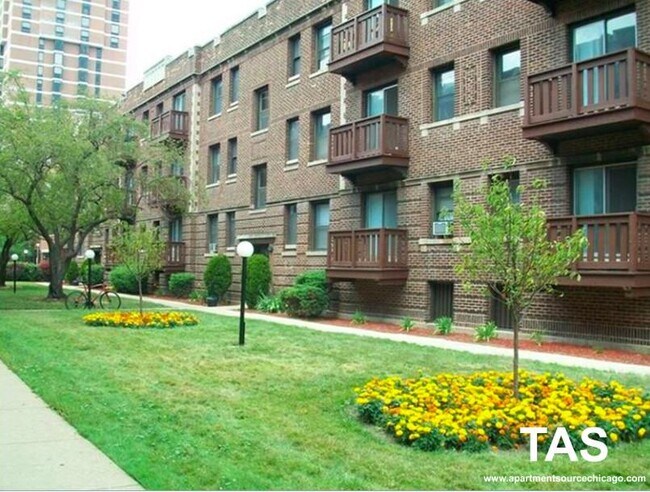 Foto del edificio - 3024 N Halsted St