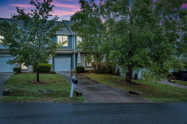 Foto del edificio - Spotless 3BR/2.5BA townhome minutes from West End, Downtown Nashville!