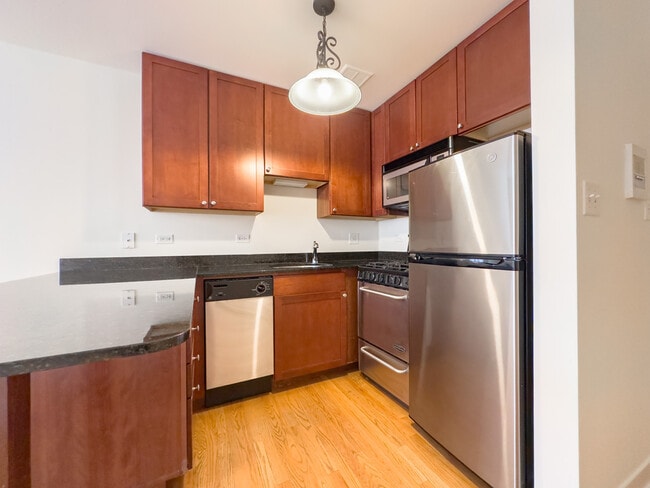 Building Photo - 630 W Wrightwood Ave