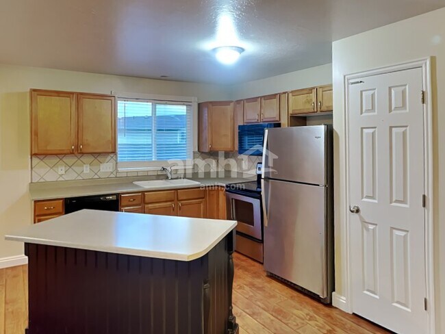 Building Photo - 1015 Westbury Ct
