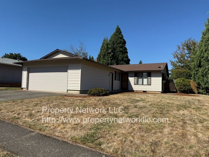Primary Photo - Great 3 Bedroom 2 Bath Ranch Style Home in...