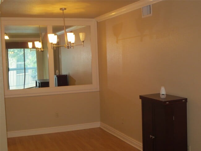 Foto del edificio - 7950 N Stadium Dr